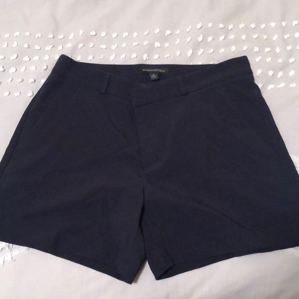 Women’s Banana Republic Shorts. Navy Blue. Size 6